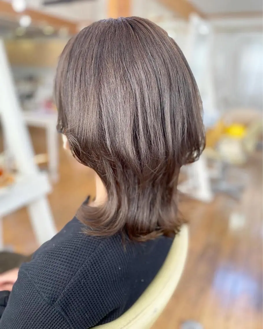 ミディアム カラー ミディアムレイヤー くびれヘア レイヤーカット 荒木 ひろかのヘアスタイル