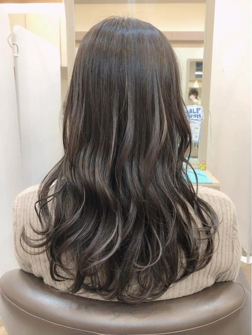 セミロング カラー ハイライトカラー イルミナカラー シルバー ハイライト ヘアカラー 尚平 40代からの 髪質改善専門のその他イメージ