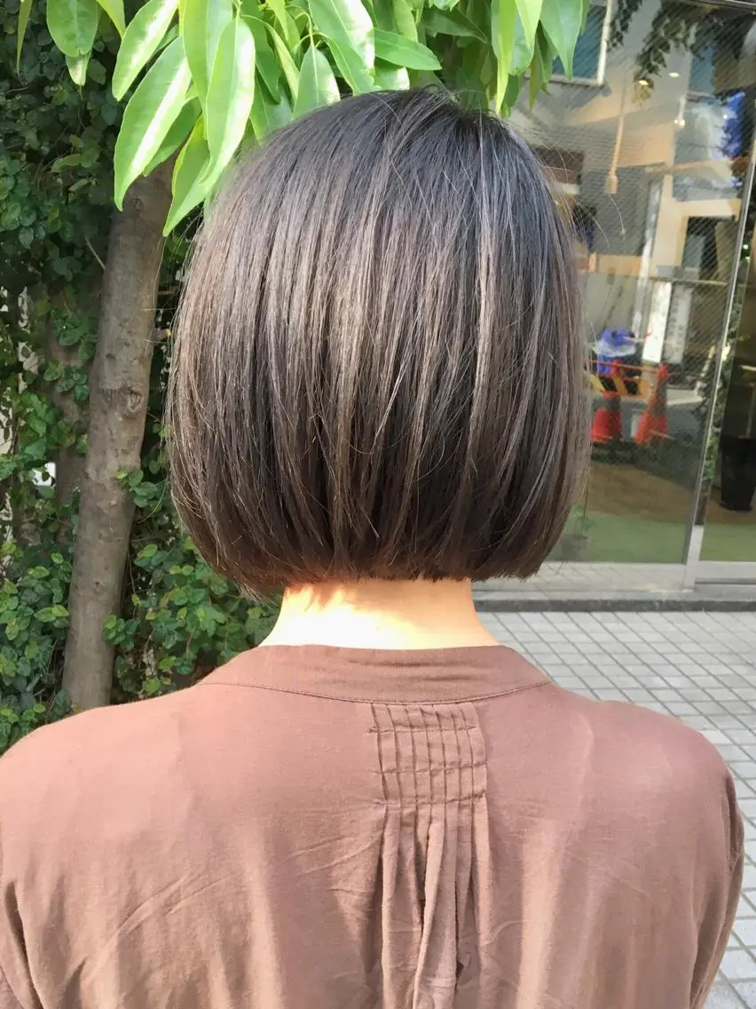 ミディアム カラー シルバー ボブ ハイトーン/レイヤー /ウルフ⭐️永田⭐️のヘアスタイル