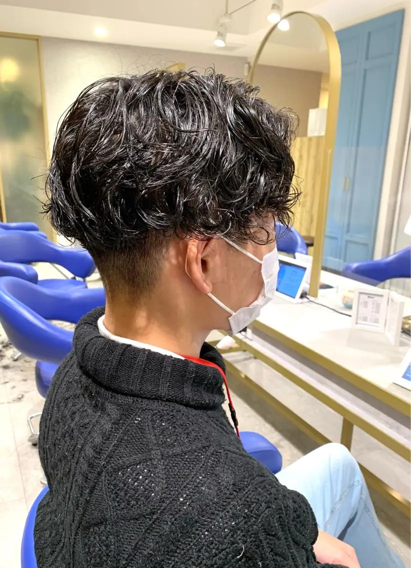 ショート パーマ メンズ センターパート メンズパーマ メンズパーマ職人 加藤 弘貴のヘアスタイル