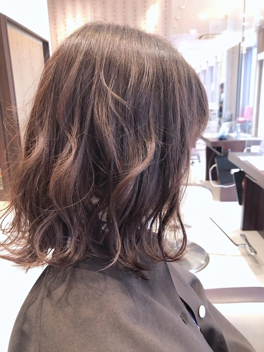 セミロング 絹川 琴美のヘアスタイル