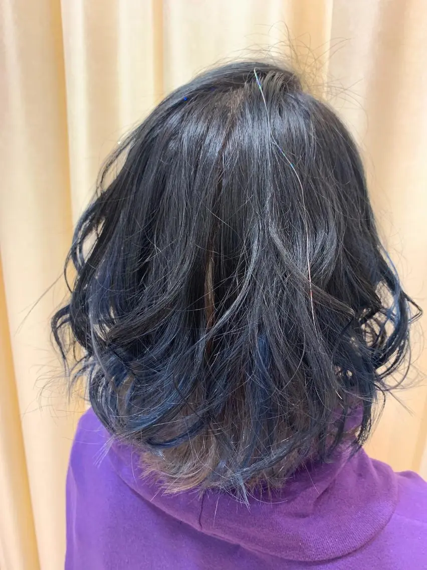 ミディアム カラー ブリーチ ブルーカラー グレージュ インナーカラー period. ほりはるかのヘアスタイル