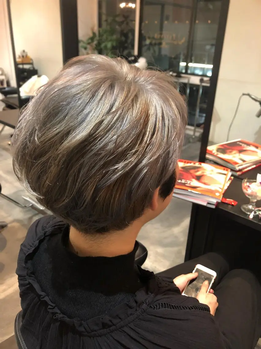 カラー アッシュ ブリーチ 横瀬 稀のヘアスタイル