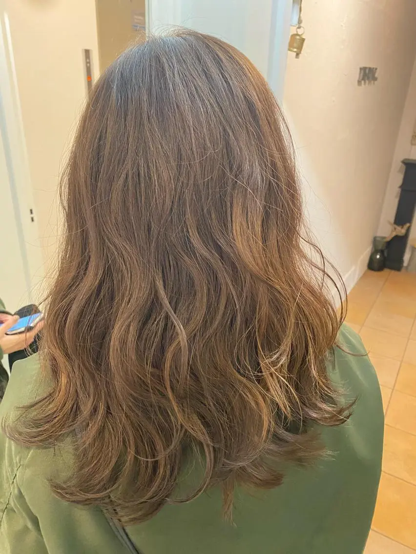 セミロング カラー ヘアアレンジ ヘアカラー 佐藤 麻衣のヘアスタイル