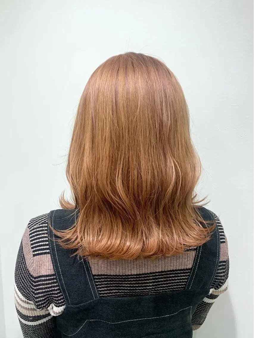 セミロング カラー レイヤー ハイトーン 暖色⭐︎KANAKOのヘアスタイル