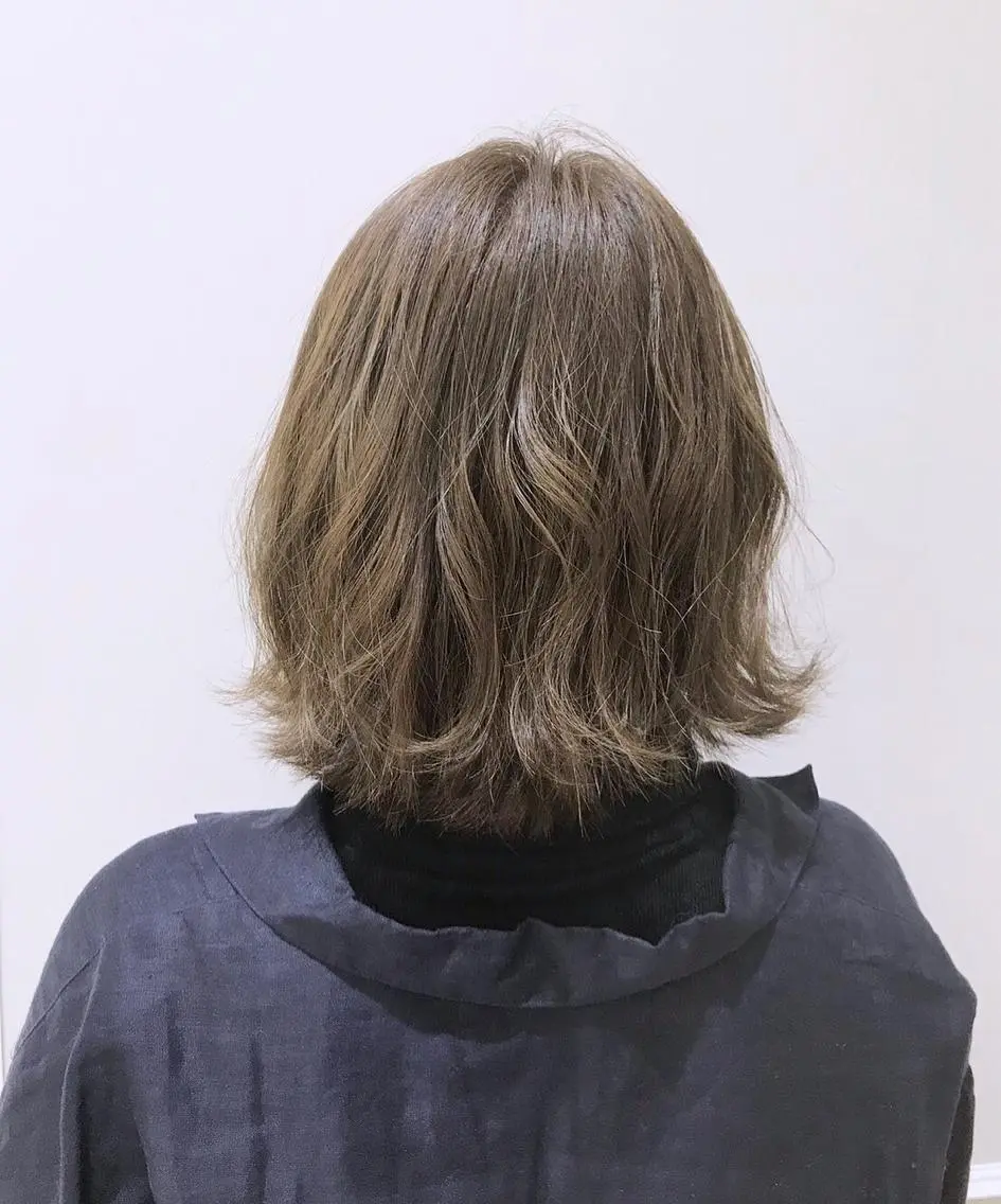 ミディアム カラー ベージュカラー デザインカラー ハイライトカラー ハイライト 大人可愛いHair ❤︎Ayakoのヘアスタイル
