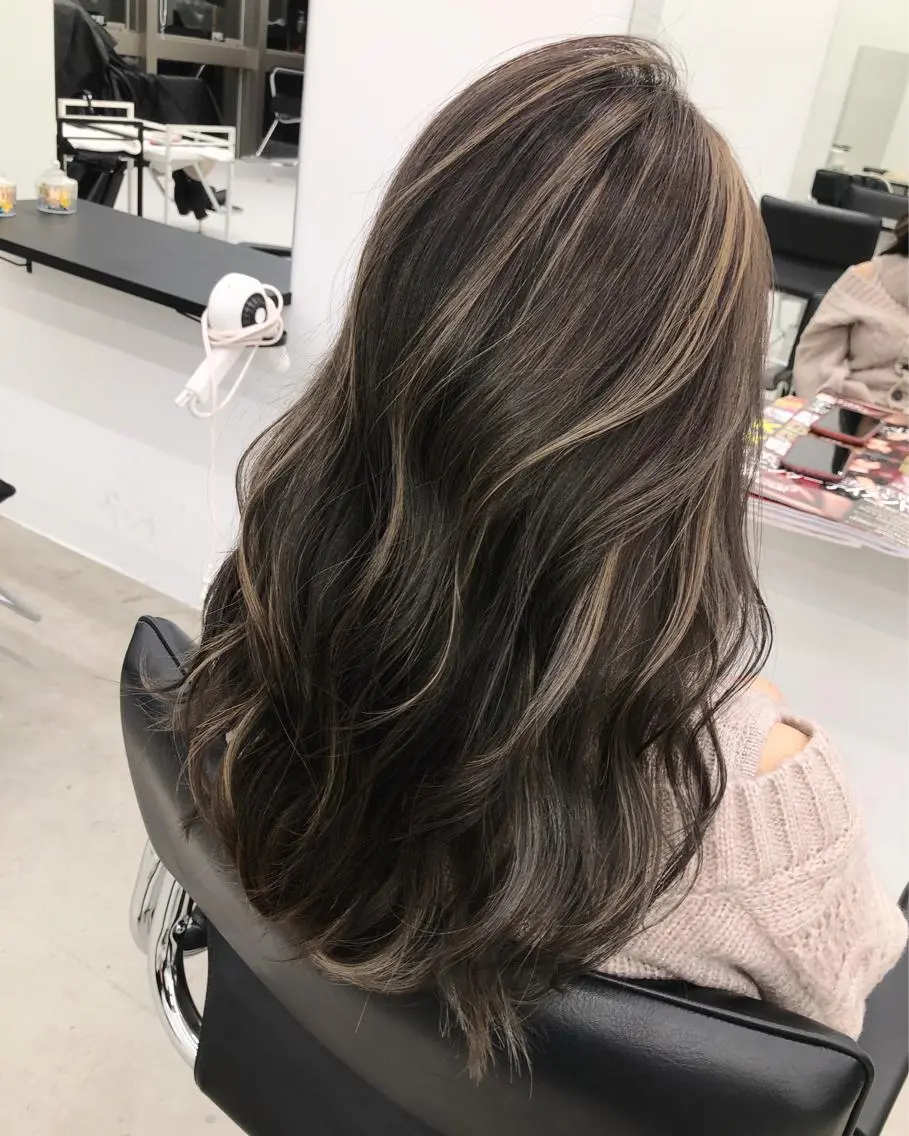 セミロング カラー ハイライトカラー ハイライト ブリーチ 透明感HIDEのヘアスタイル