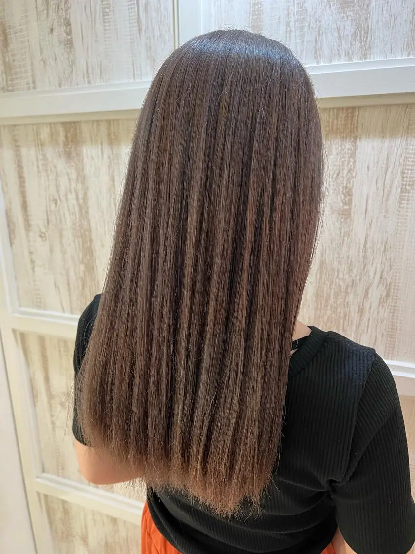 ロング 🤎艶感ベージュ/ ミルクティー🤎のヘアスタイル