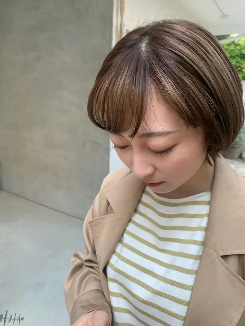 ショート wakana/ 柔らかベージュカラーのヘアスタイル