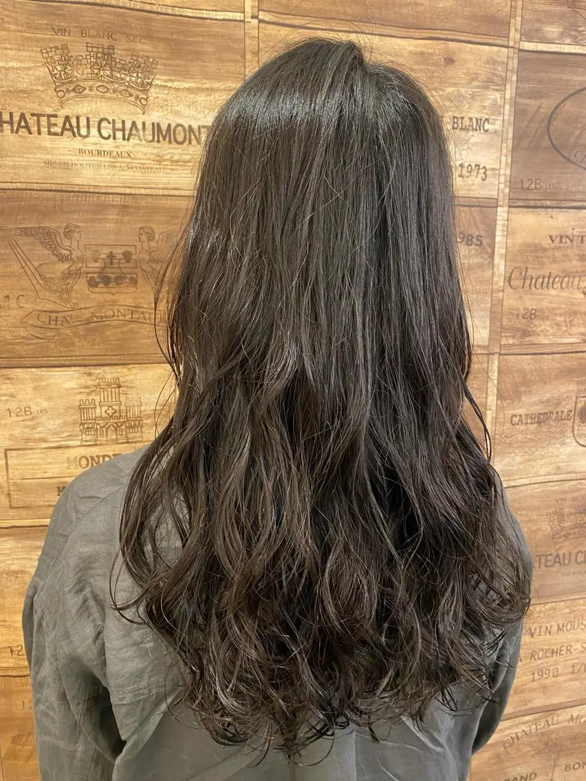 ロング パーマ な つのヘアスタイル