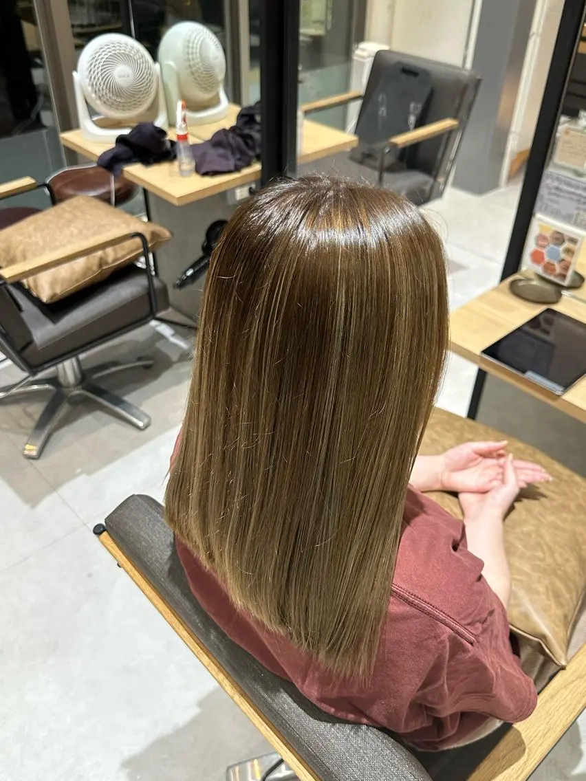 セミロング カラー ベージュカラー ハイライトカラー オリーブベージュ ハイライト 🫧のばた /川越/透明感🫧のヘアスタイル