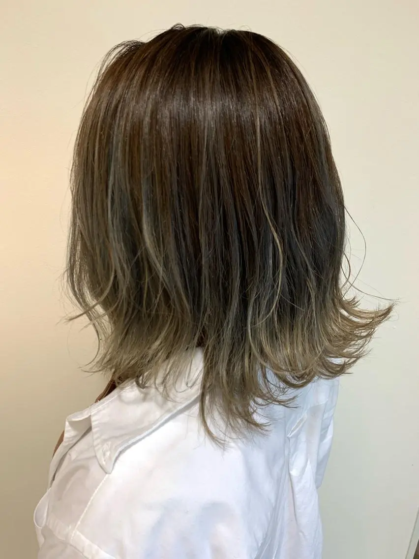 カラー 朝倉 美月のヘアスタイル