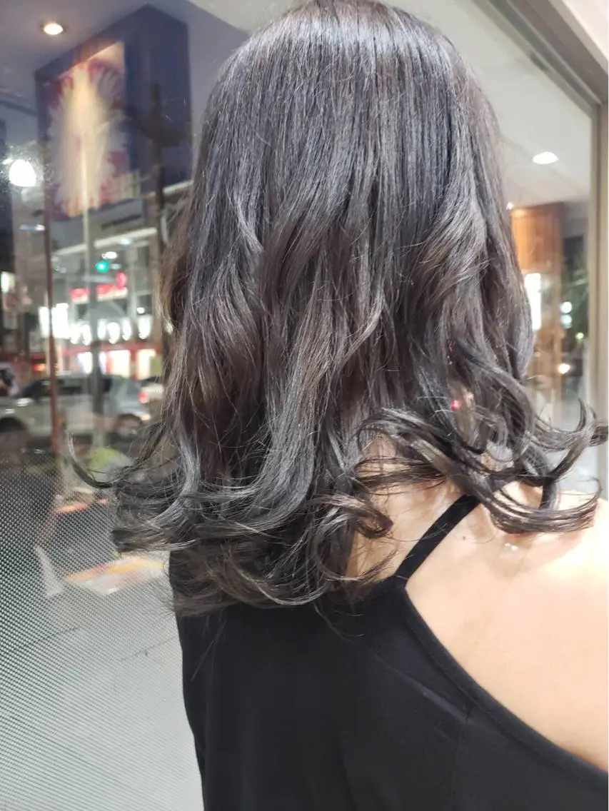 ミディアム カラー グラデーションカラー シルバー カット ヘアカラー トリートメント 白髪ぼかしハイライト 柳川拓哉のヘアスタイル