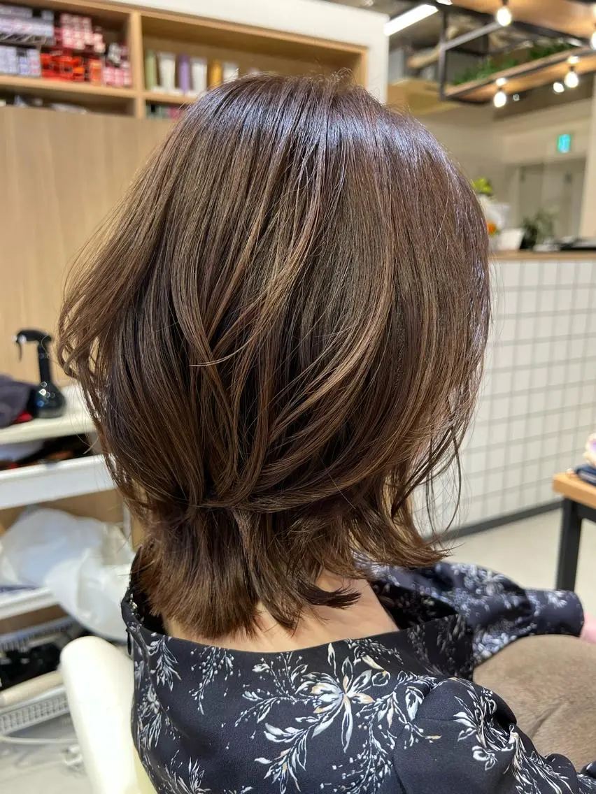 ミディアム くびれヘア レイヤーカット bloomsweet 鈴木駿平のヘアスタイル