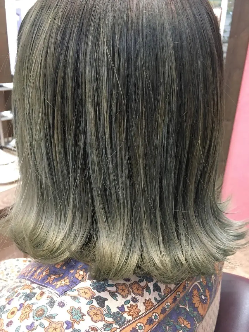 ショート カラー ブリーチ グラデーションカラー コグチ ヒカルのヘアスタイル