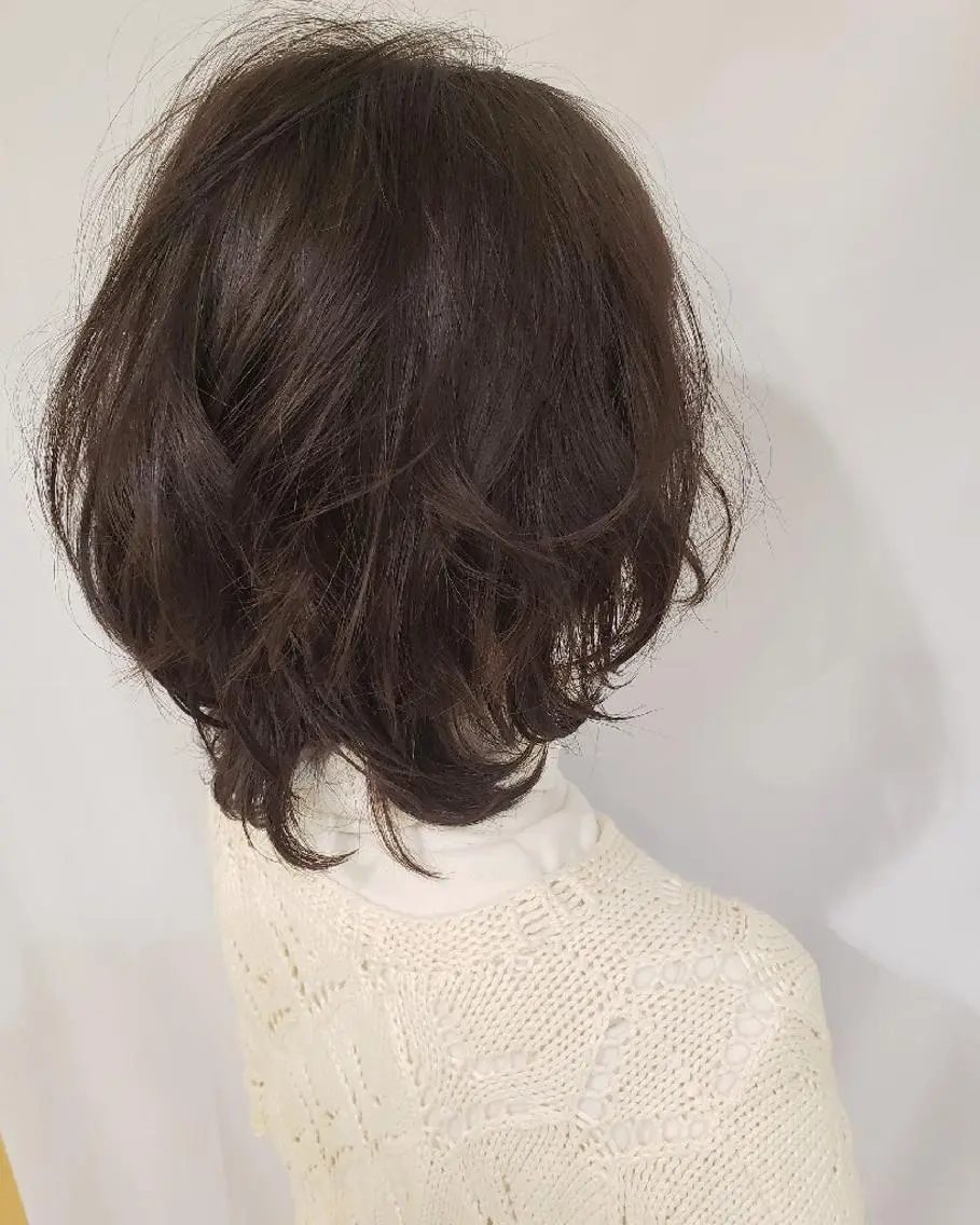 ミディアム レイヤーカット 美谷添（ミヤゾエ） まどか大人ヘアサロンのヘアスタイル