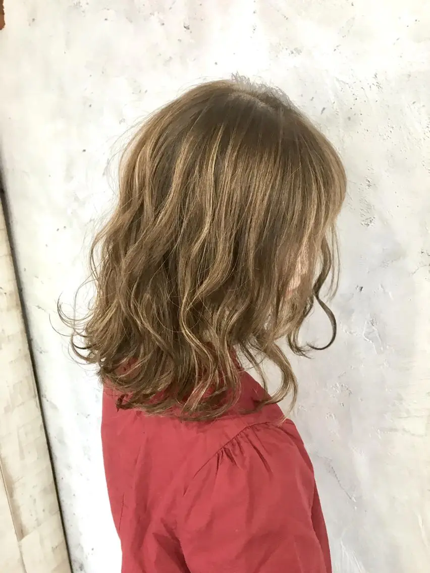 ミディアム カラー ベージュカラー ハイライトカラー ハイライト lok[ロク] 高田馬場のヘアスタイル