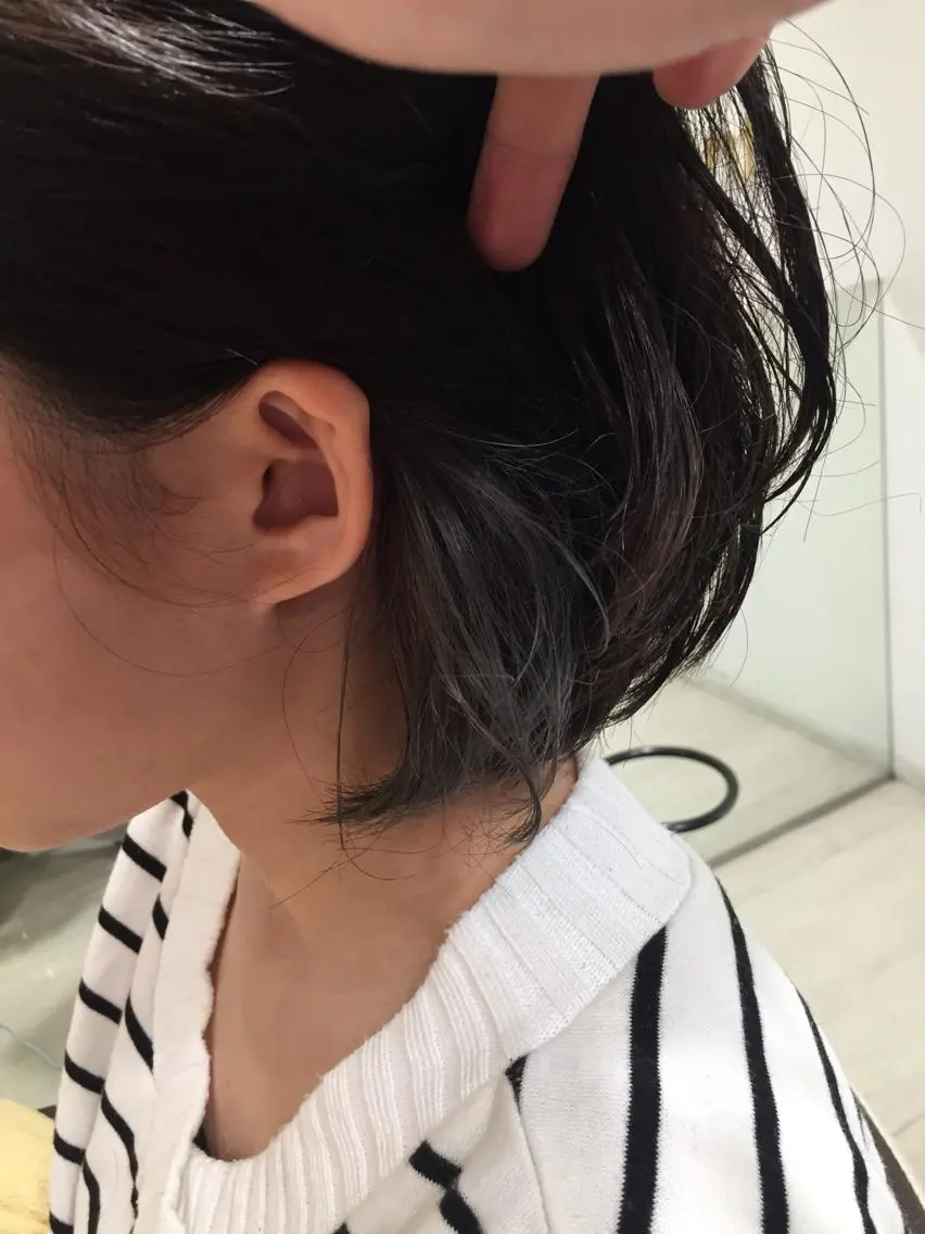 ショート カラー グレージュ インナーカラー Agu 清尾 浩昭のヘアスタイル