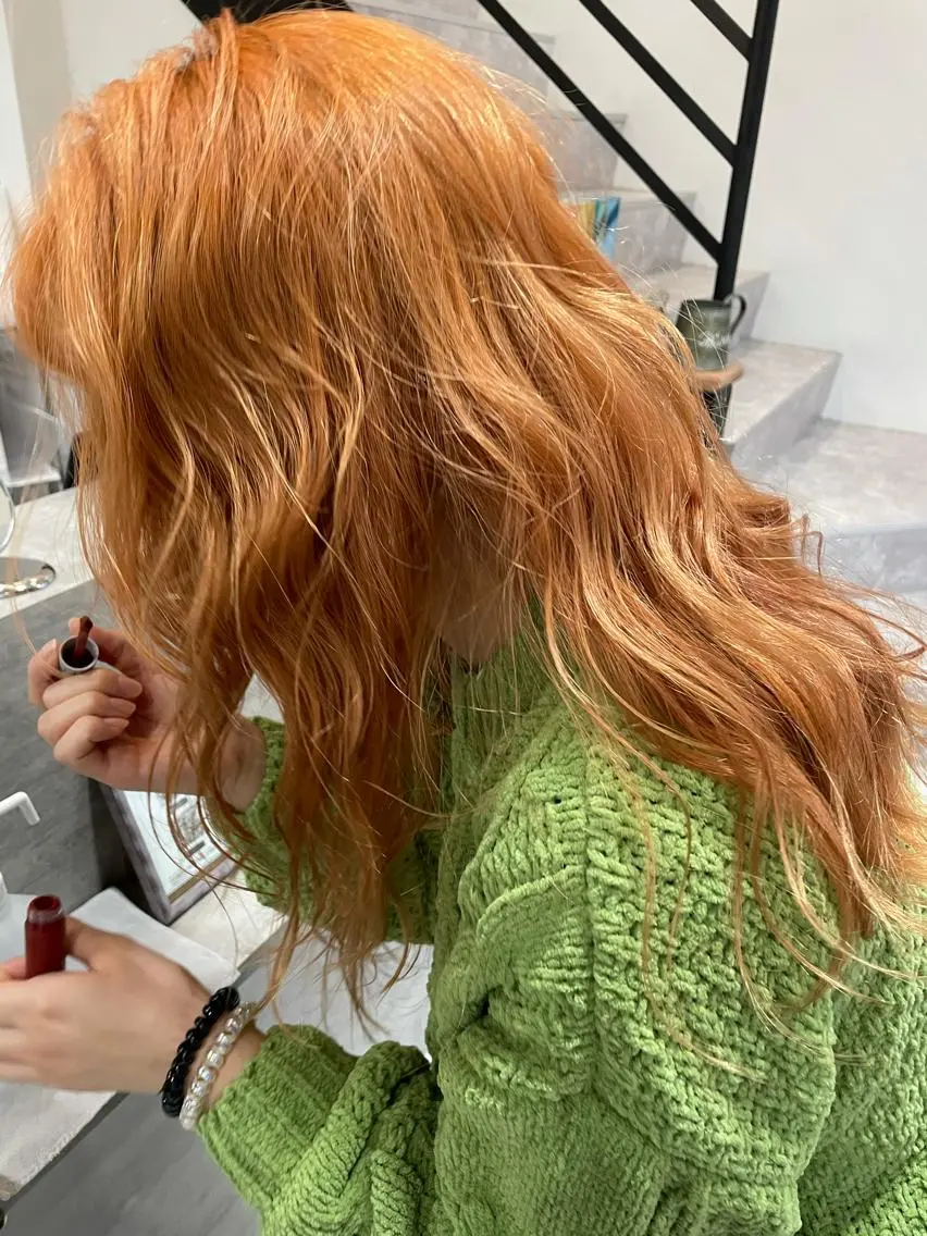 セミロング カラー オレンジ カット ヘアカラー トリートメント 狩野 羅夢のヘアスタイル