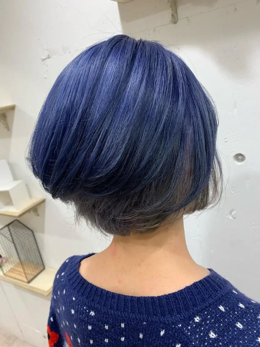 ショート カラー ブリーチ ブルーカラー シルバー ヘアカラー トリートメント 🍑艶髪✖️暖色系 ✨momoka🍑のヘアスタイル