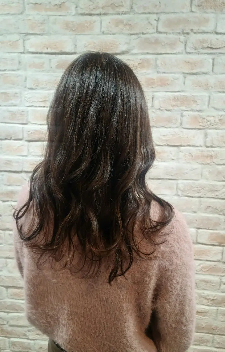 ロング カラー グレージュ 赤松 摩美のヘアスタイル
