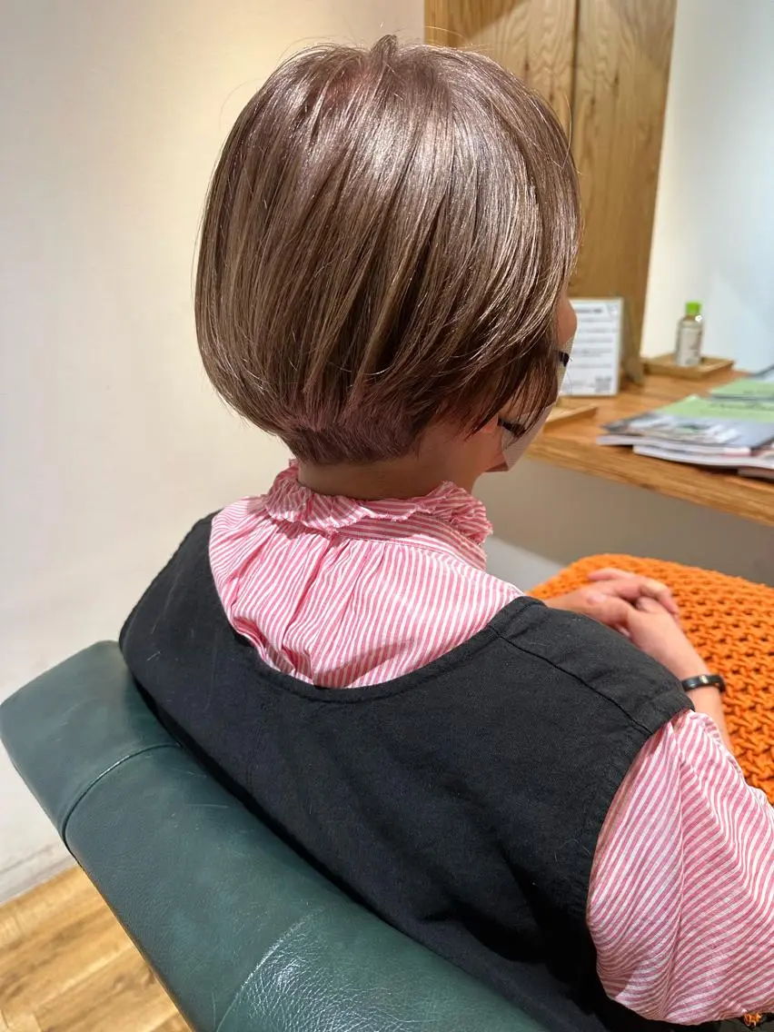 ショート カラー 美容室 Hollowのヘアスタイル