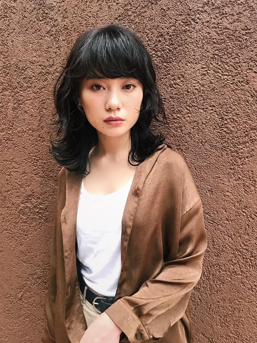 ミディアム カラー パーマ ヘアアレンジ ミディアムパーマ 松田 亮葉のヘアスタイル