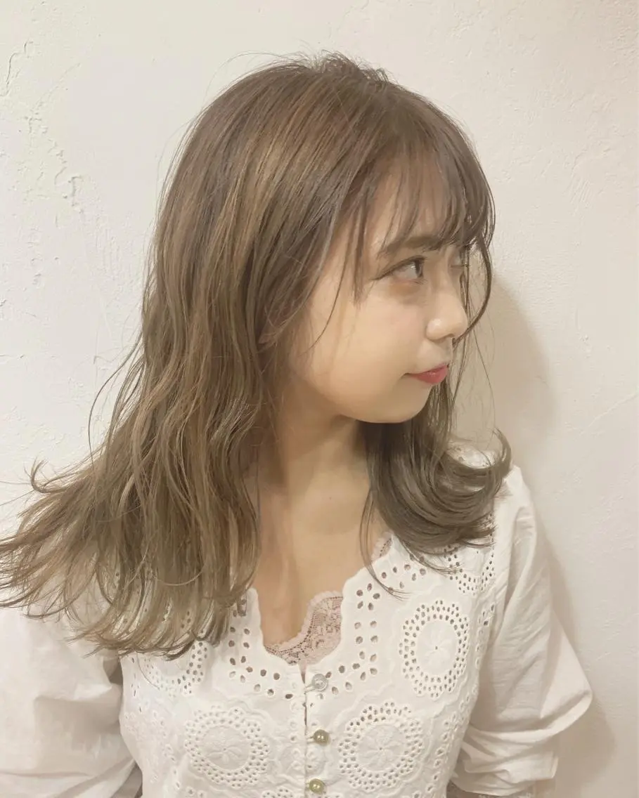 ロング カラー ネイル ハイトーンボブ 前田 表参道　グレージュのヘアスタイル