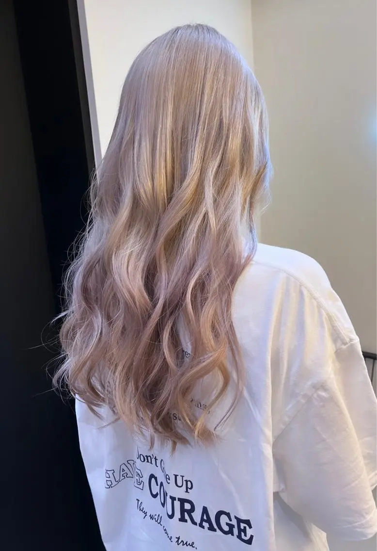ロング カラー ヘアアレンジ ヘアカラー ハイトーンカラー 🦋yuri🦋のヘアスタイル