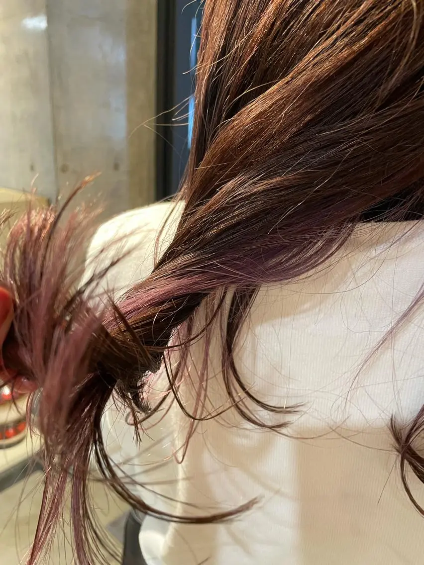 ロング カラー ヘアアレンジ ピンクカラー kana .のヘアスタイル