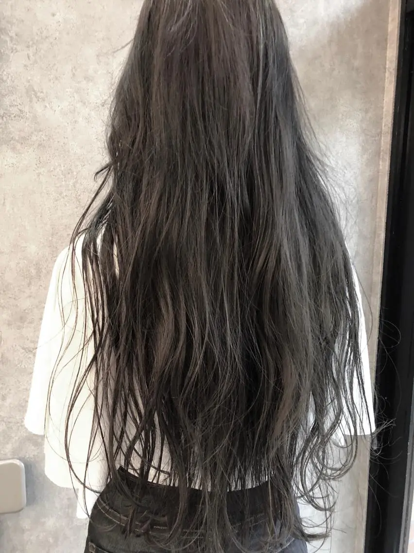 ロング カラー 顔周りレイヤーカット ブリーチminamiのヘアスタイル