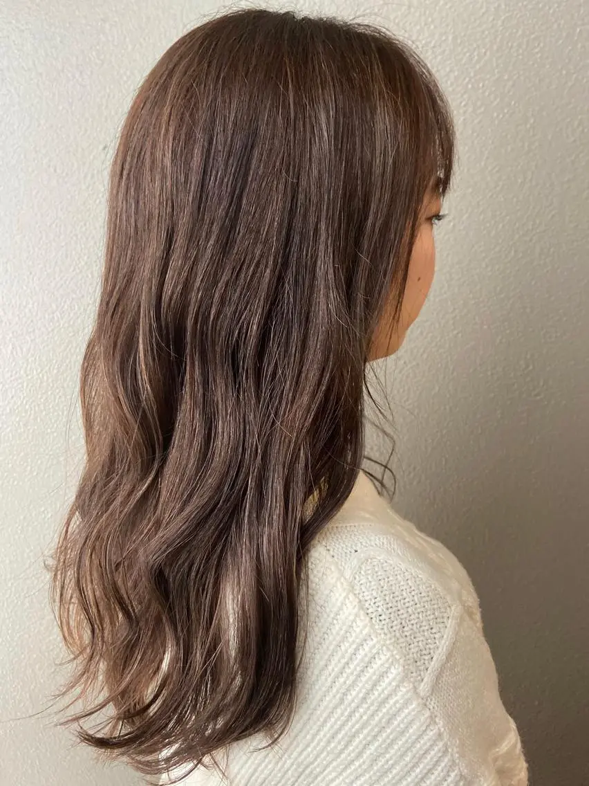 ロング カラー 小栗 麻衣のヘアスタイル