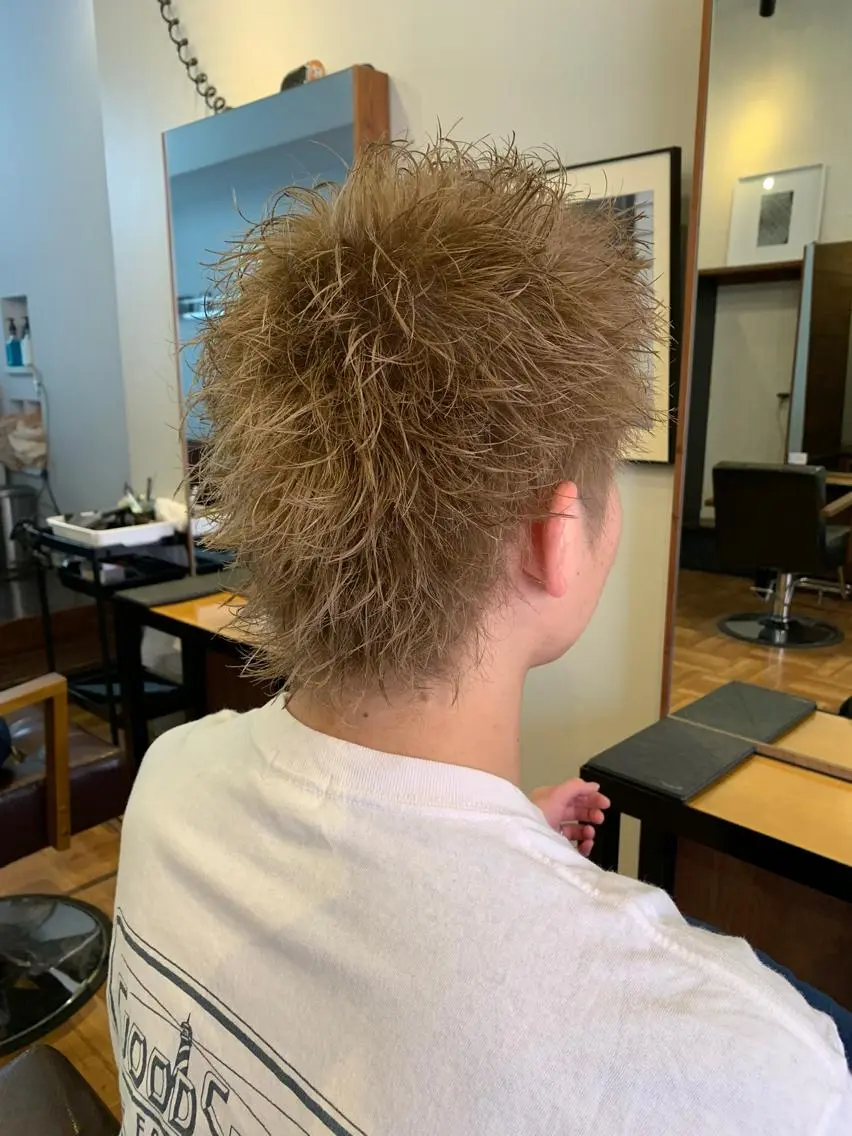 ショート カラー パーマ メンズ キッズ メンズブリーチ ビジネス センターパート フェードカット メンズハイライト カット ヘアカラー トリートメント ブリーチカラー🔥 パーマ【佐々木凌平】のヘアスタイル