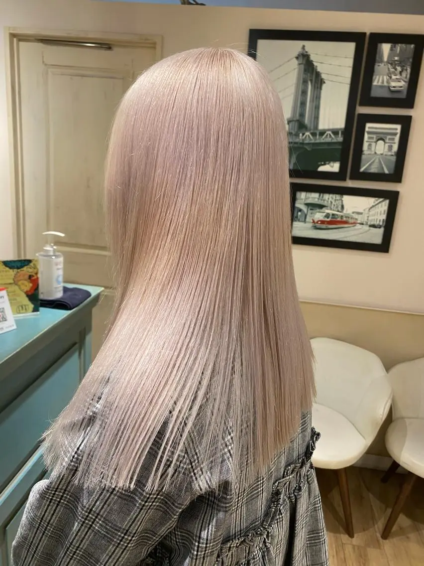 ミディアム カラー レイヤー×艶髪特化 マネージャー安藤光司のヘアスタイル