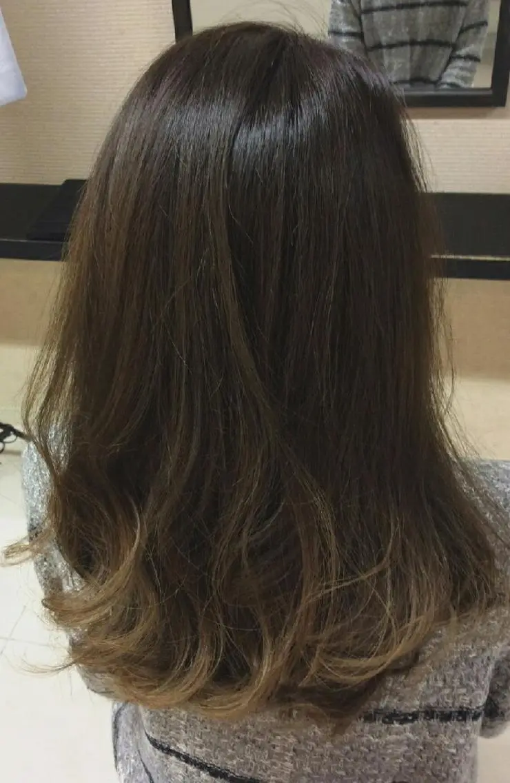 カラー セミロング グラデーションカラー ハイライトカラー ハイライト 天土 奈津美のヘアスタイル