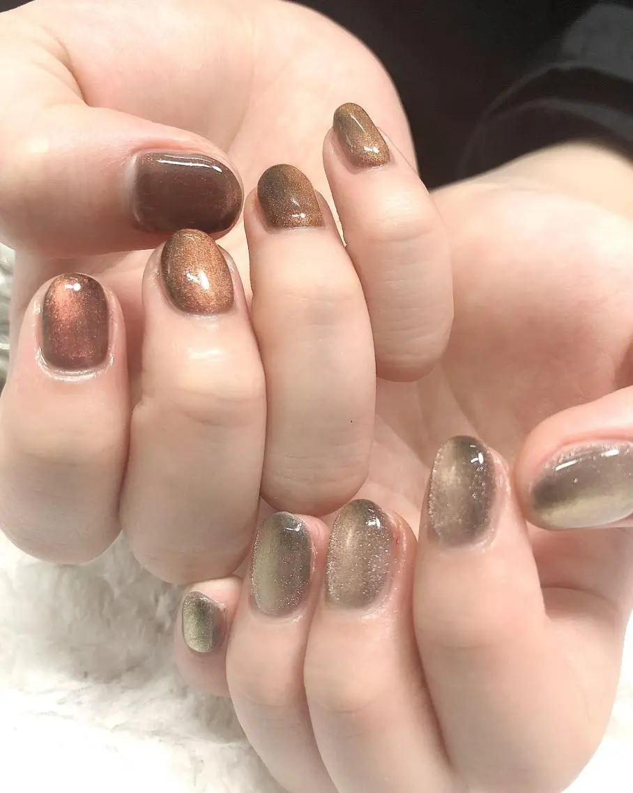 ネイル ブラウン マグネットネイル ピンク ピンクベージュ ハンドネイル yochi nailのネイルデザイン