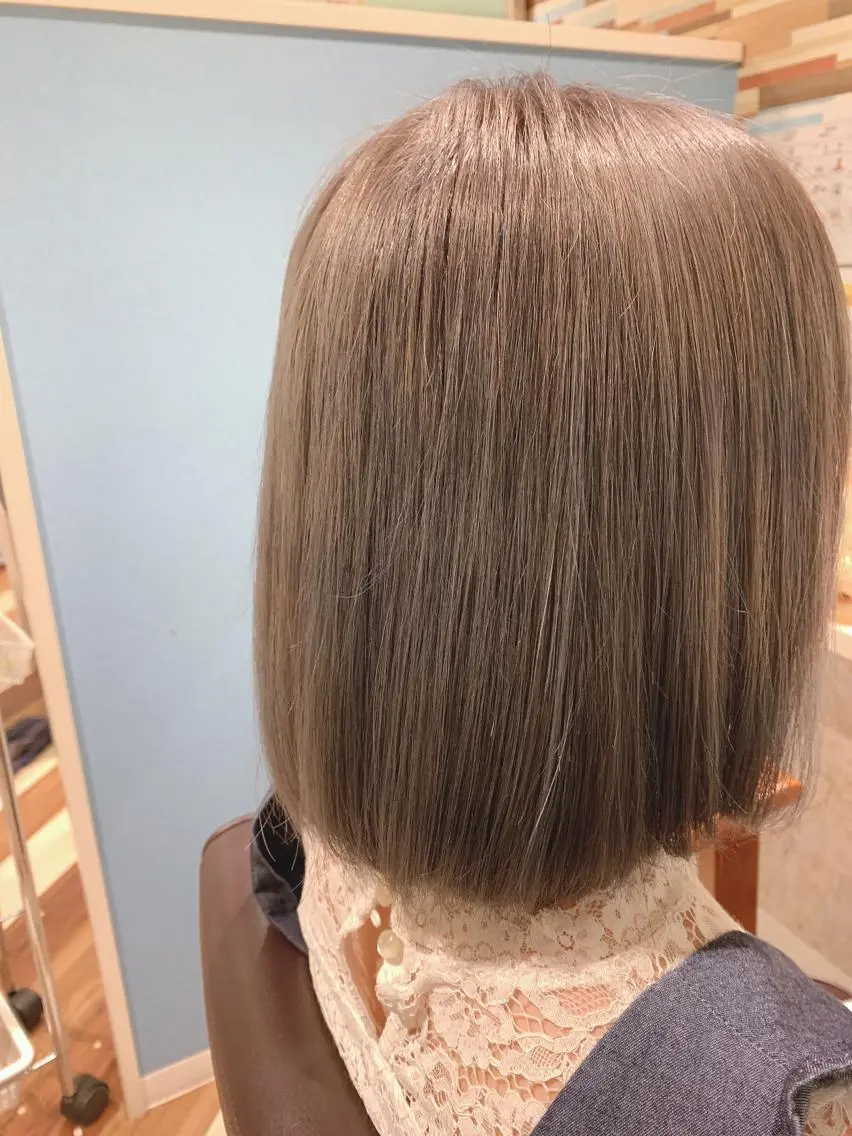 ショート カラー ブリーチ グレージュ stylist Yukieのヘアスタイル