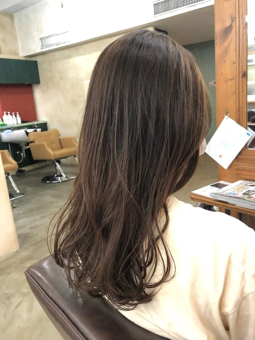 セミロング カラー ゆさこのか ダブルカラー／縮毛のヘアスタイル