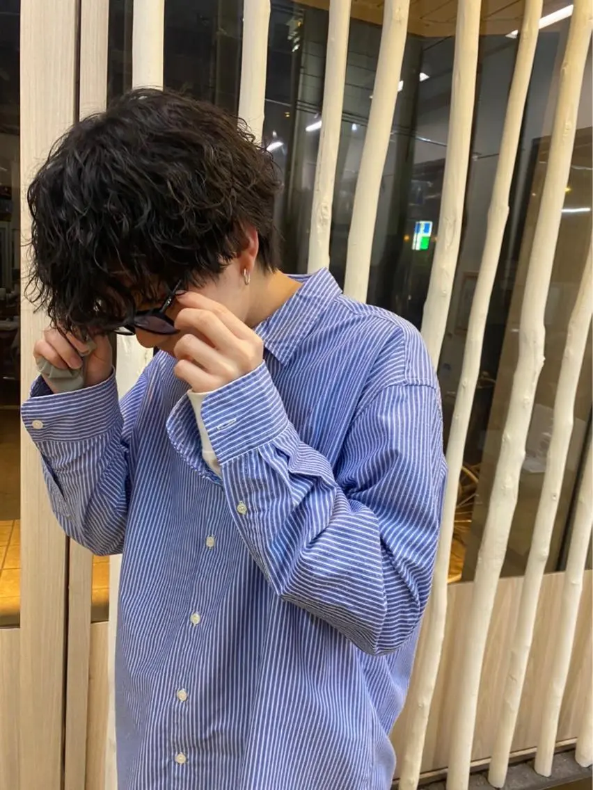 パーマ メンズ メンズパーマ 柏のセンターパート のプロ関口 柊太のヘアスタイル