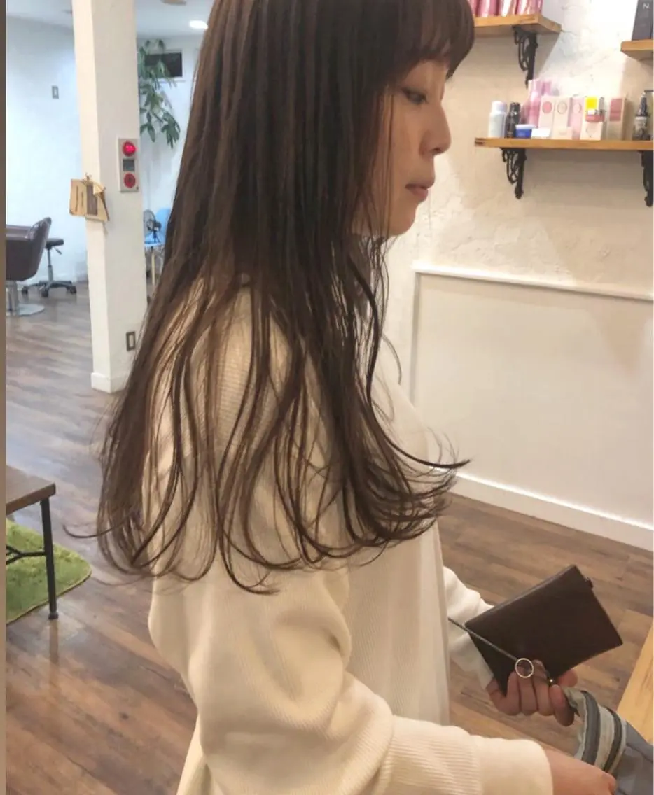 ロング カラー カット ヘアカラー 縮毛矯正 トリートメント 江原 彩華のヘアスタイル