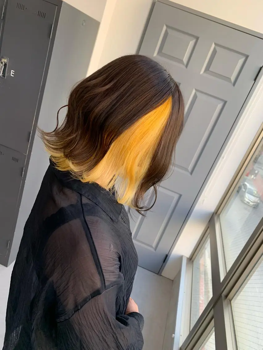 ミディアム イエローカラー VIM hairおもろまち店のヘアスタイル