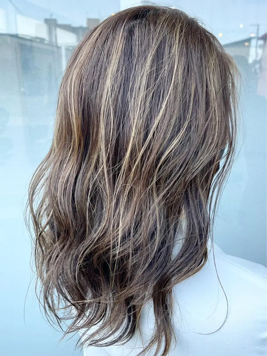 ロング ハイライト カット ヘアカラー トリートメント 🍭透明感カラー 志賀拓海🍬🌈のヘアスタイル