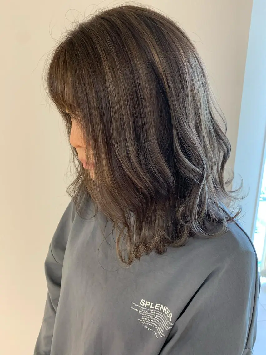 セミロング カラー 顔まわりカット✄ ベージュカラー🧸のヘアスタイル