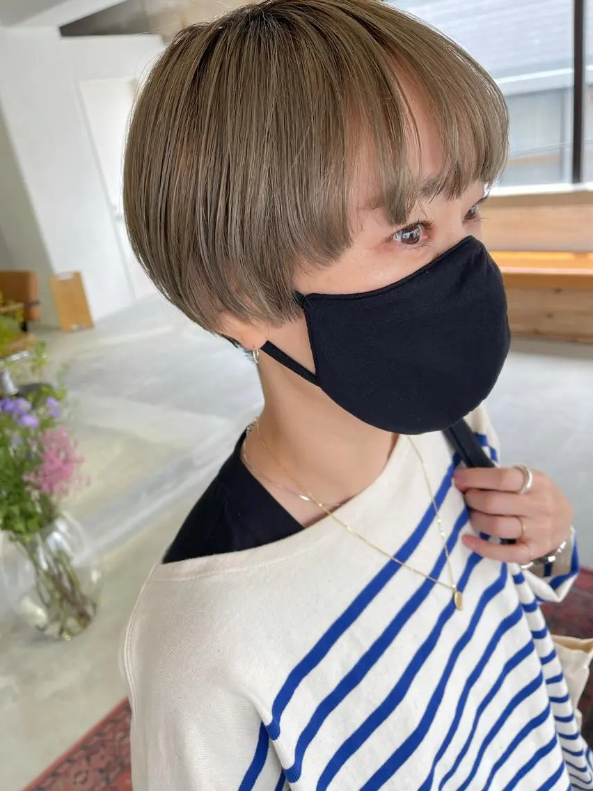 ショート カラー カット ヘアカラー トリートメント 💓パーマ，💗 レイヤーカットのヘアスタイル