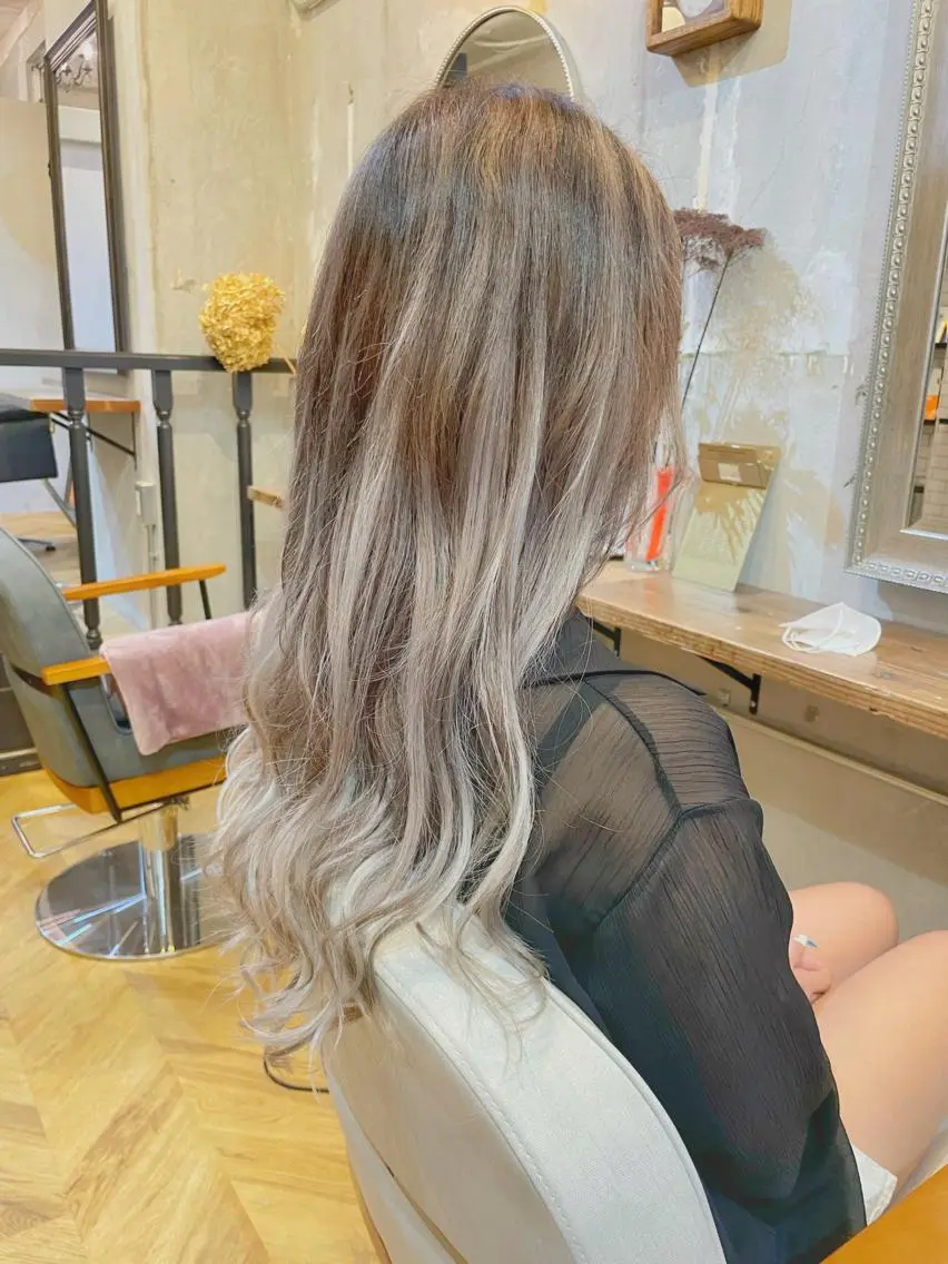 ロング カラー シールエクステ アッシュ ミストバング ブリーチ ダブルカラー カット ヘアカラー エクステ エクステ指名No.1 【店長】橘田のヘアスタイル