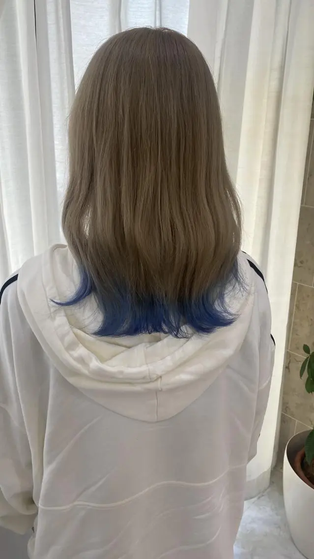 カラー ミディアム 二上 怜のヘアスタイル