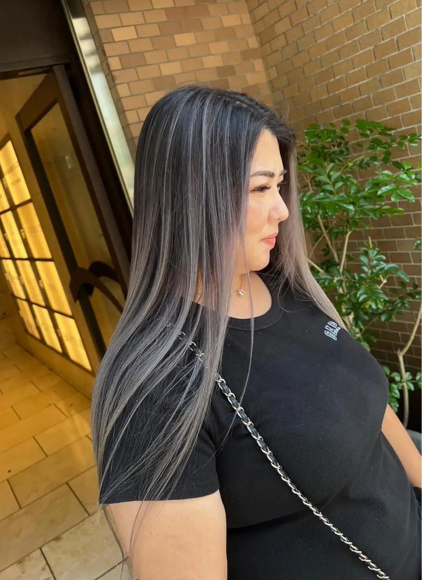 ロング カラー バレイヤージュ シルバー ホワイトシルバー レイヤーカット ヘアカラー トリートメント 指名数No.1 /NAOYAのヘアスタイル
