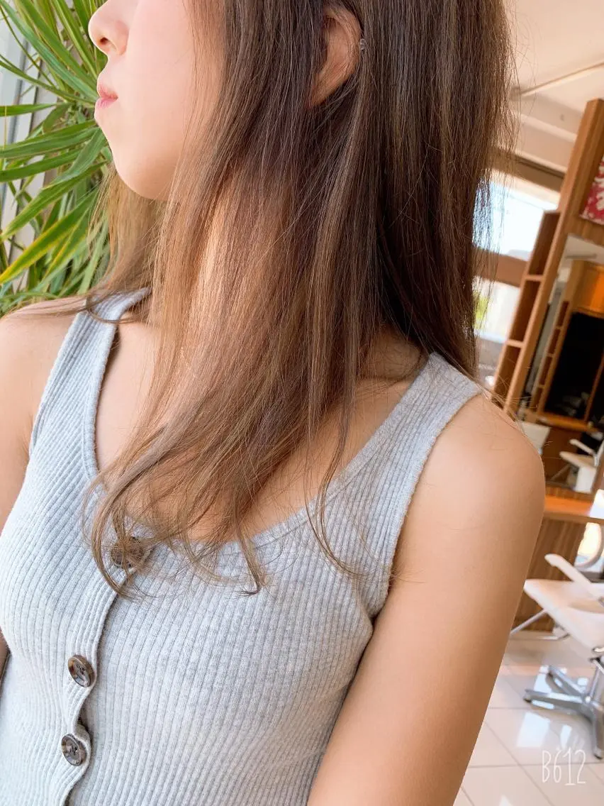 ミディアム カラー ヘアアレンジ グレージュ 白髪ぼかしハイライト 柳川拓哉のヘアスタイル