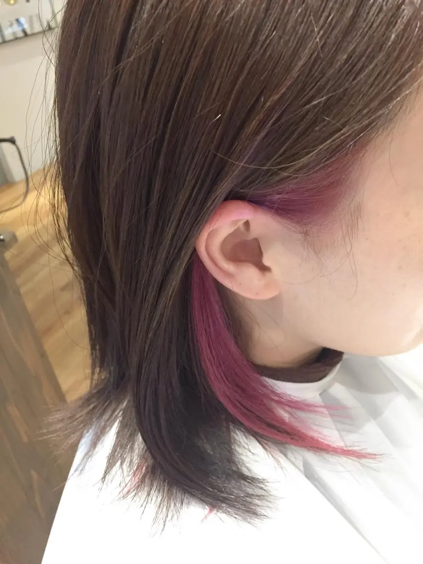 カラー ブリーチ イヤリングカラー インナーカラー ピンクカラー mayo 🐄🌈のヘアスタイル