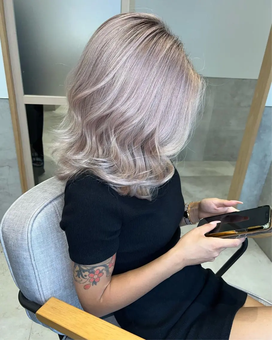 ミディアム カラー カット ヘアカラー トリートメント ブリーチ 透明感HIDEのヘアスタイル